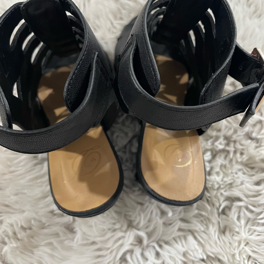 Black Cutout Style Heels - Picture 6 of 8